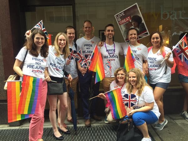 Miles marcharon por las calles de Manhattan para celebrar el Orgullo Gay.