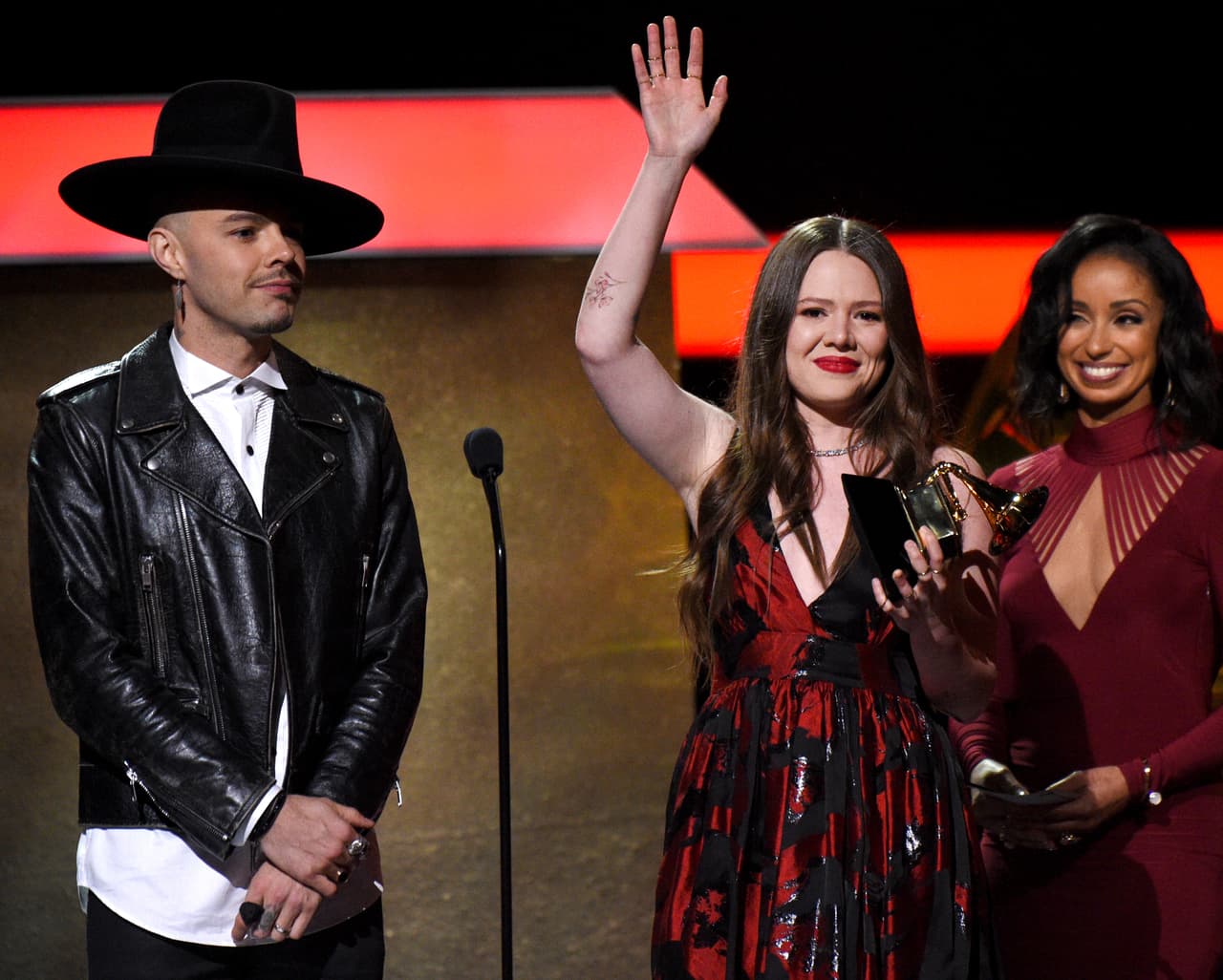 El dúo de hermanos mexicano-estadounidense Jesse & Joy obtuvo quien obtuvo el primer Grammy de su carrera, aseguró: “Estamos orgullosos de ser méxico-americanos. Esto es para todos los hispanos de este país y para todas las minorías. Estamos con ustedes".