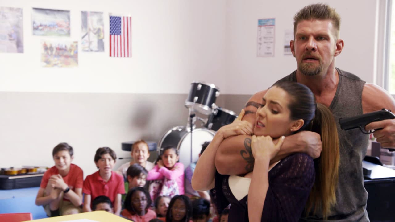 Después de sobrevivir a un ataque terrorista, el nombre de Estela apareció en todos los medios de comunicación. Su valentía la puso en los reflectores.