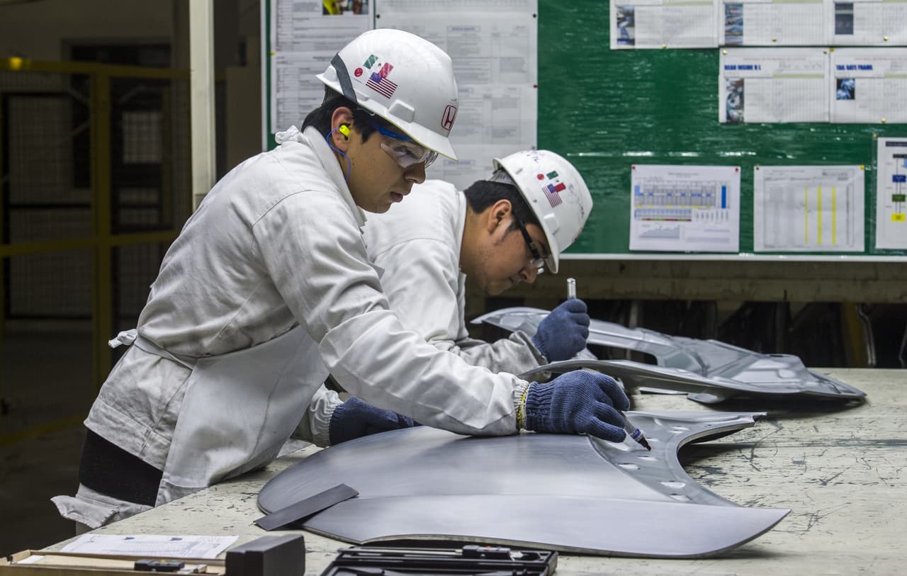 <b>Planta de Ensamble El Salto Honda</b>
<br>Ubicación: El Salto, Jalisco. México.
<br>Establecida en 1995.
<br>Productos exportados a Estados Unidos:
<b>Honda CR-V</b> (hasta final de 2016)
<b>Honda HR-V</b> (desde 2017)
<br>Capacidad anual: 70,000 unidades