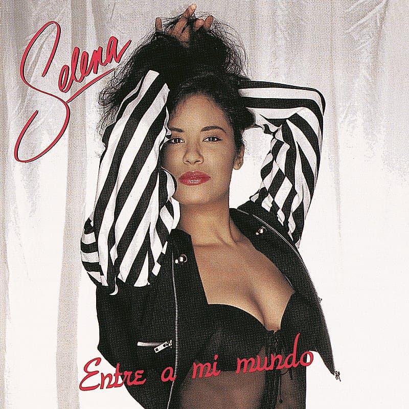 En 1992 estrena el álbum titulado 'Entre a Mi Mundo', considerado uno de los más importantes de la 'Reina del Tex Mex'. Este disco incluye el tema titulado 'Como La Flor', que ya se ha vuelto emblemático en el repertorio de Selena.