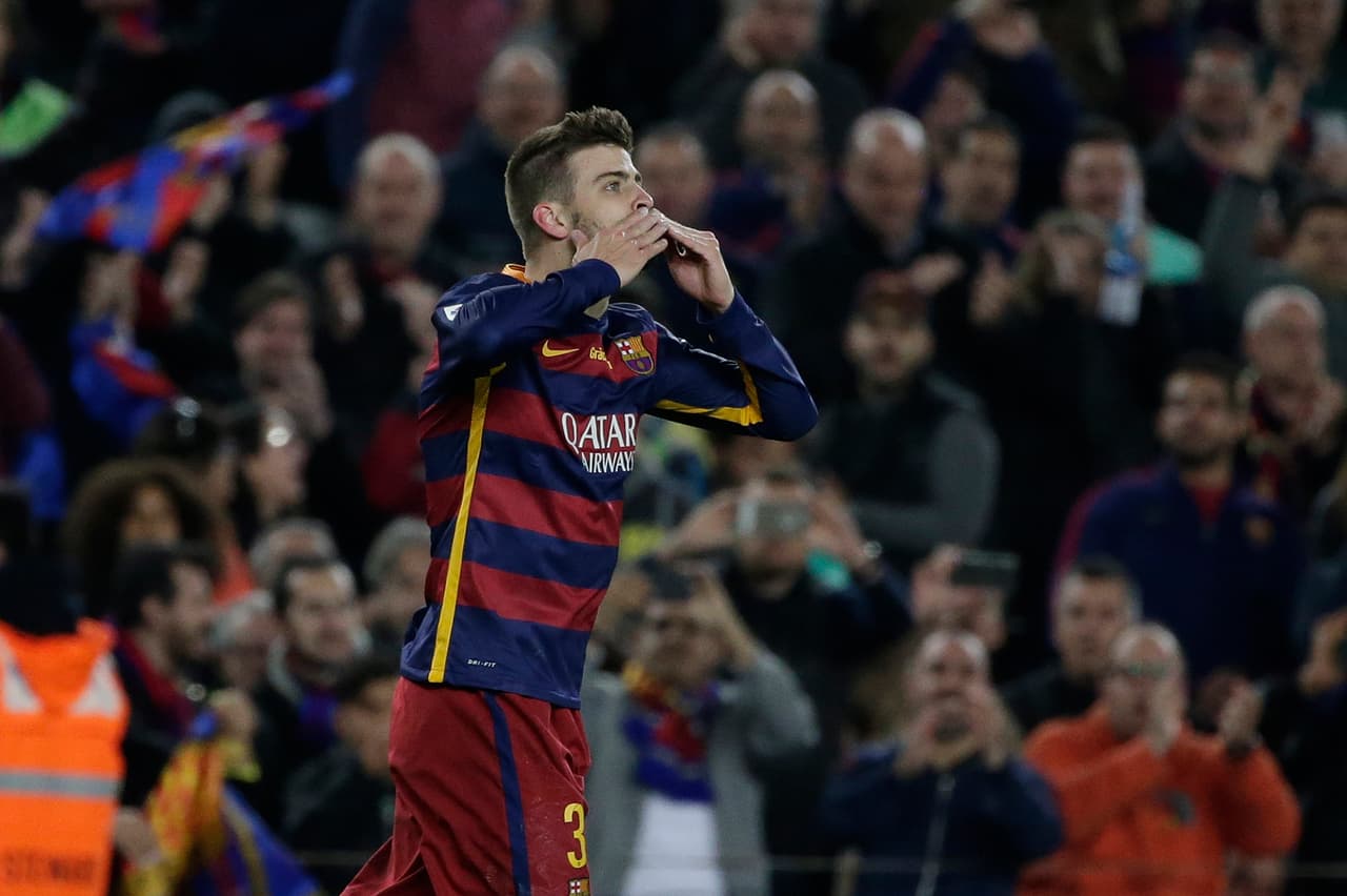 Piqué dedicó su gol viendo hacia los palcos donde se encontraba su familia.