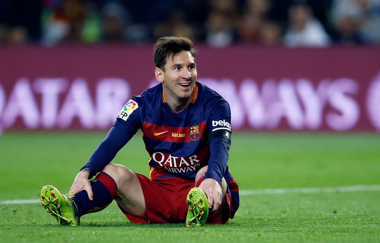 El astro argentino no podía creer que el silbante no hubiera marcado la pena máxima que hubiera adelantado a los culés.