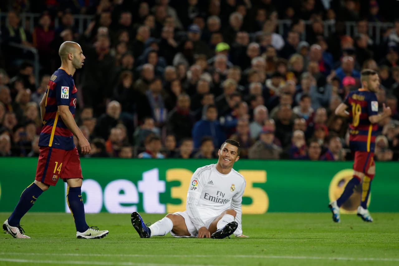 Las ocasiones para los madridistas fueron muy pocas en el primer tiempo pero eso no privó a Ronaldo de buscar hacer daño al frente.