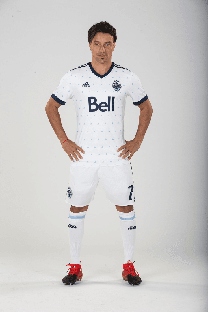 Christian Bolaños, y 'la camiseta de la lluvia' de los Whitecaps. (Vancouver WHitecaps)