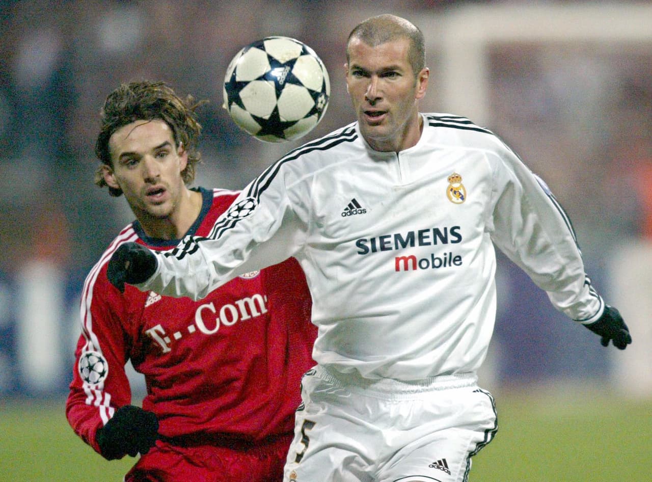 El primer duelo del Bayern Múnich a eliminación directa ante un español fuecontra el Real Madrid en la Campaña 1999-2000, fue en las semifinales y el club blanco fue ganador en la ida por 2-0 y para la vuelta los alemanes ganaron 2-1 pero no fue suficiente para acceder a la final.