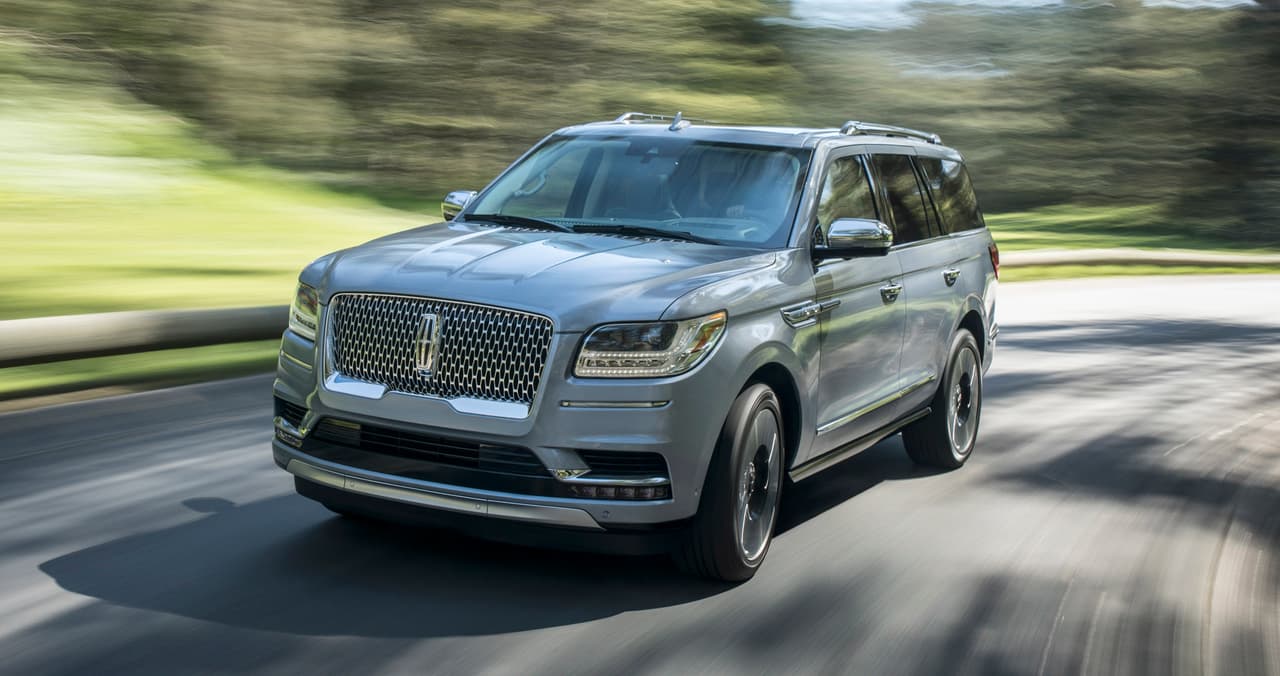La Lincoln Navigator 2018 estará motorizada por una nueva versión del mismo V6 doble-turbo que utiliza el modelo actual. Según las proyecciones de Lincoln, en la nueva Navigator el motor producirá al menos 450 caballos de fuerza que serán distribuidos a través de una transmisión automática de 10 velocidades.
