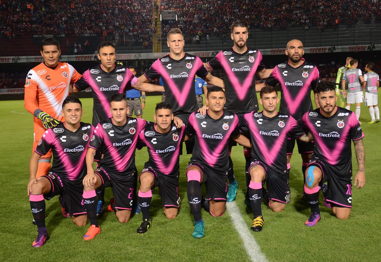 Por arriba de Morelia, y por muy poco, es el conjunto de los Tiburones Rojos de Veracruz con 96 unidades en los mismos torneos.