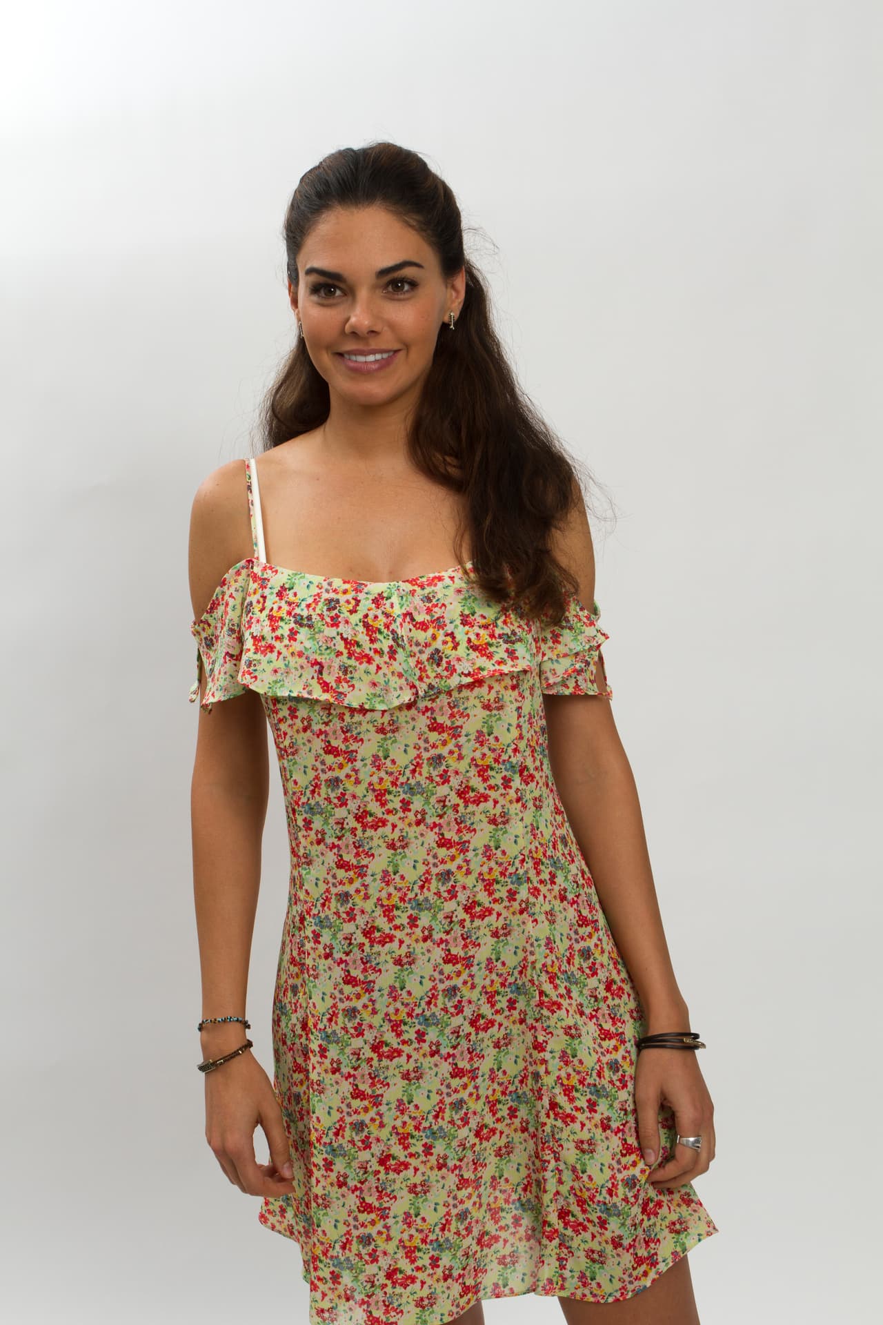 'Yolanda' es valiente, directa e impulsiva. Es demasiado honesta, siempre dice lo que piensa aunque a veces 'meta la pata'. La lealtad es una de sus grandes cualidades. Por su belleza los hombres siempre se han querido aprovechar de ella.