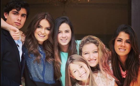 Los seis hijos de la familia Peña Rivera.