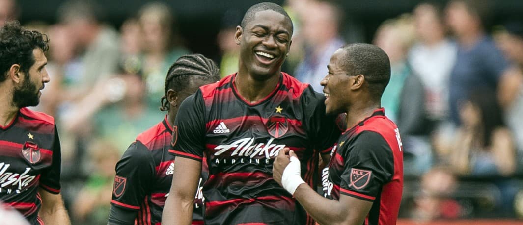 Fanendo Adi (centro) le dio el triunfo a Timbers ante Philadelphia.