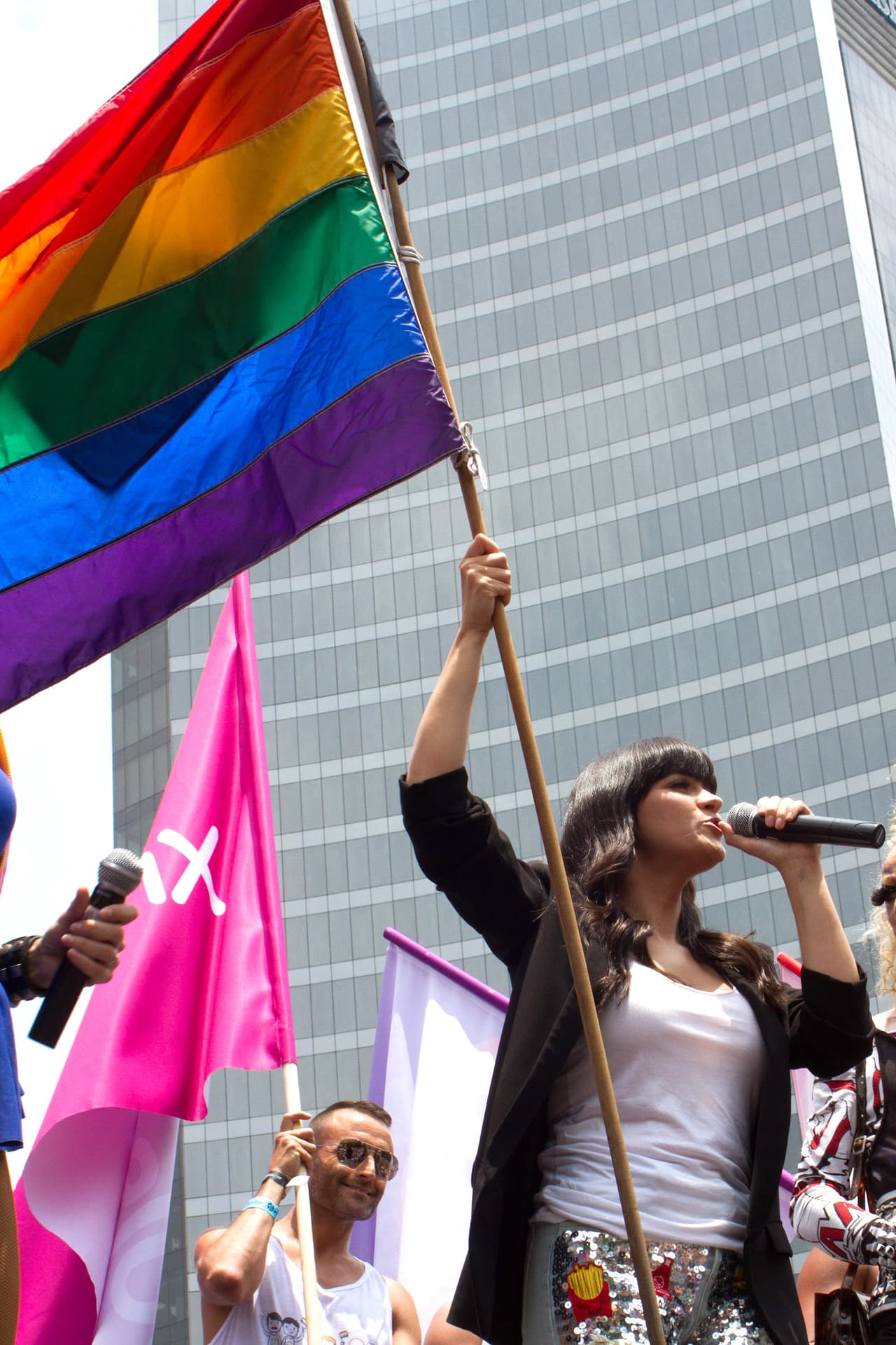 "El respeto debe de existir en cada uno de nosotros, porque no todos somos, pensamos o actuamos igual, pero sí formamos parte de una sociedad que debe tener un fin común y dar un ejemplo de tolerancia y libertad", declaró en entrevista para el diario mexicano 'Milenio' el pasado mes de junio.