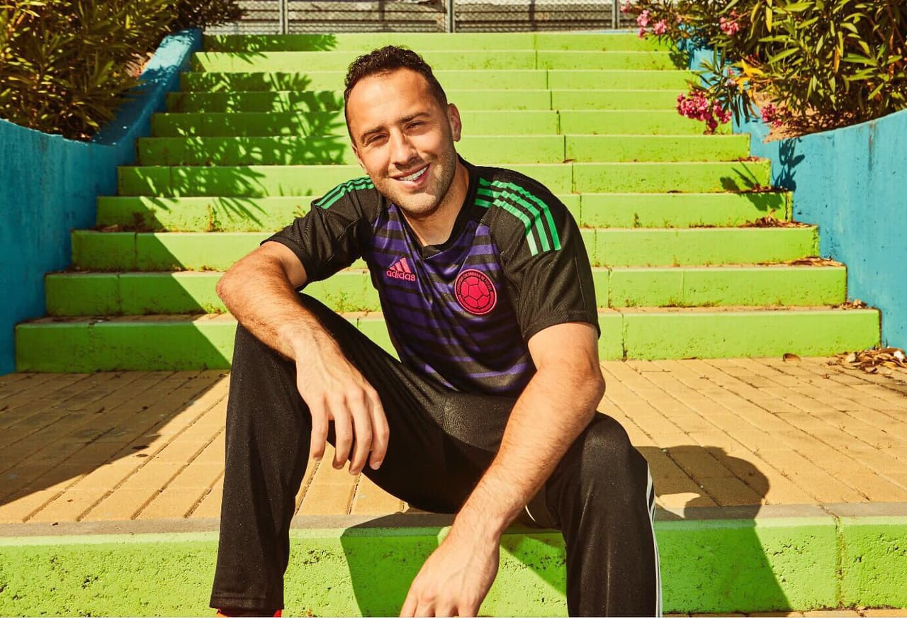 Es la única selección que también develó la playera de portero, inspirada también en el mismo uniforme que llevó René Higuita.