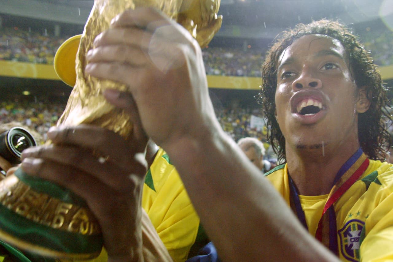 Ronaldinho hizo parte del 'Scratch' de Brasil que quedó campeón del Mundial de 2002. El crack brasileño ha ganado casi todos los torneos más importantes a nivel mundial y continental, a falta del Mundial de Clubes.