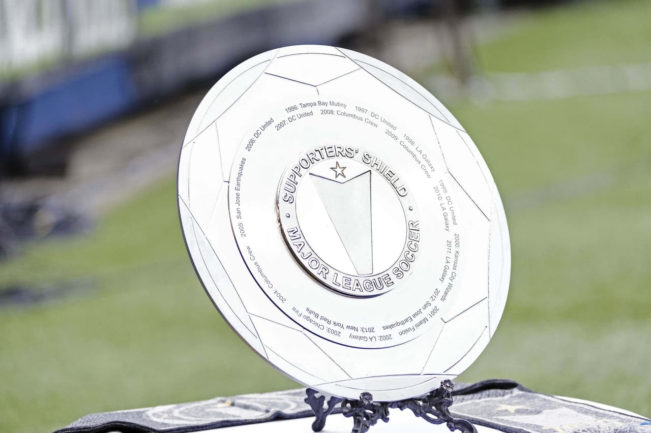 El trofeo que le entregan al mejor equipo de la temporada regular de la MLS