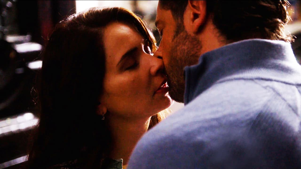 Finalmente, ambos
<b><a href="http://www.univision.com/novelas/caer-en-tentacion/damian-y-carolina-por-poco-se-dan-su-primer-beso-video" target="_blank">se rindieron ante sus deseos y con un beso el tiempo se detuvo</a></b> y su amor prohibido se convirtió en una obsesión carnal.