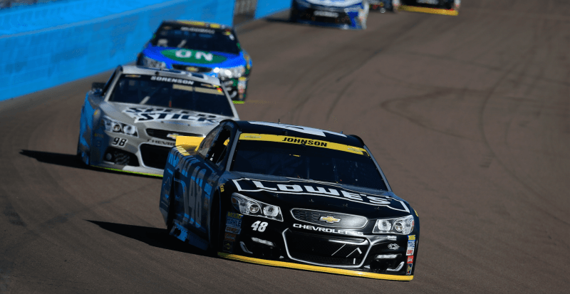 La apariencia del nuevo auto reemplaza a la del
<b> Chevrolet SS</b>. En esta imagen vemos a Jimmy Johnson liderando a un grupo de Chevy SSs en la Phoenix International Raceway en 2016.
