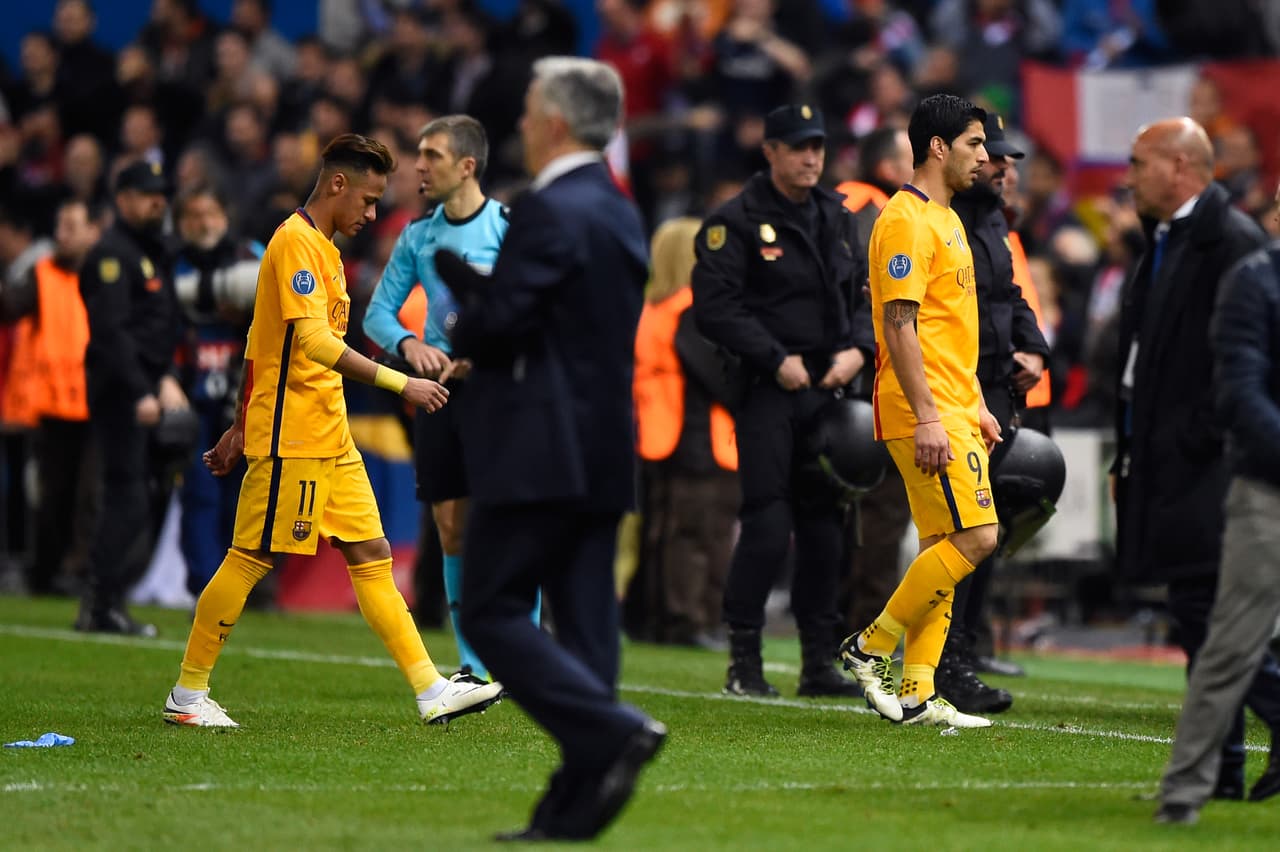 Mientras que los elementos del Barça salieron con la cabeza agachada pensando en qué provocó el fracaso del equipo azulgrana en la Champions League.
