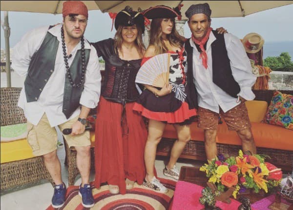 Desde el Fuerte de San Miguel en Campeche, México y disfrazados de piratas.