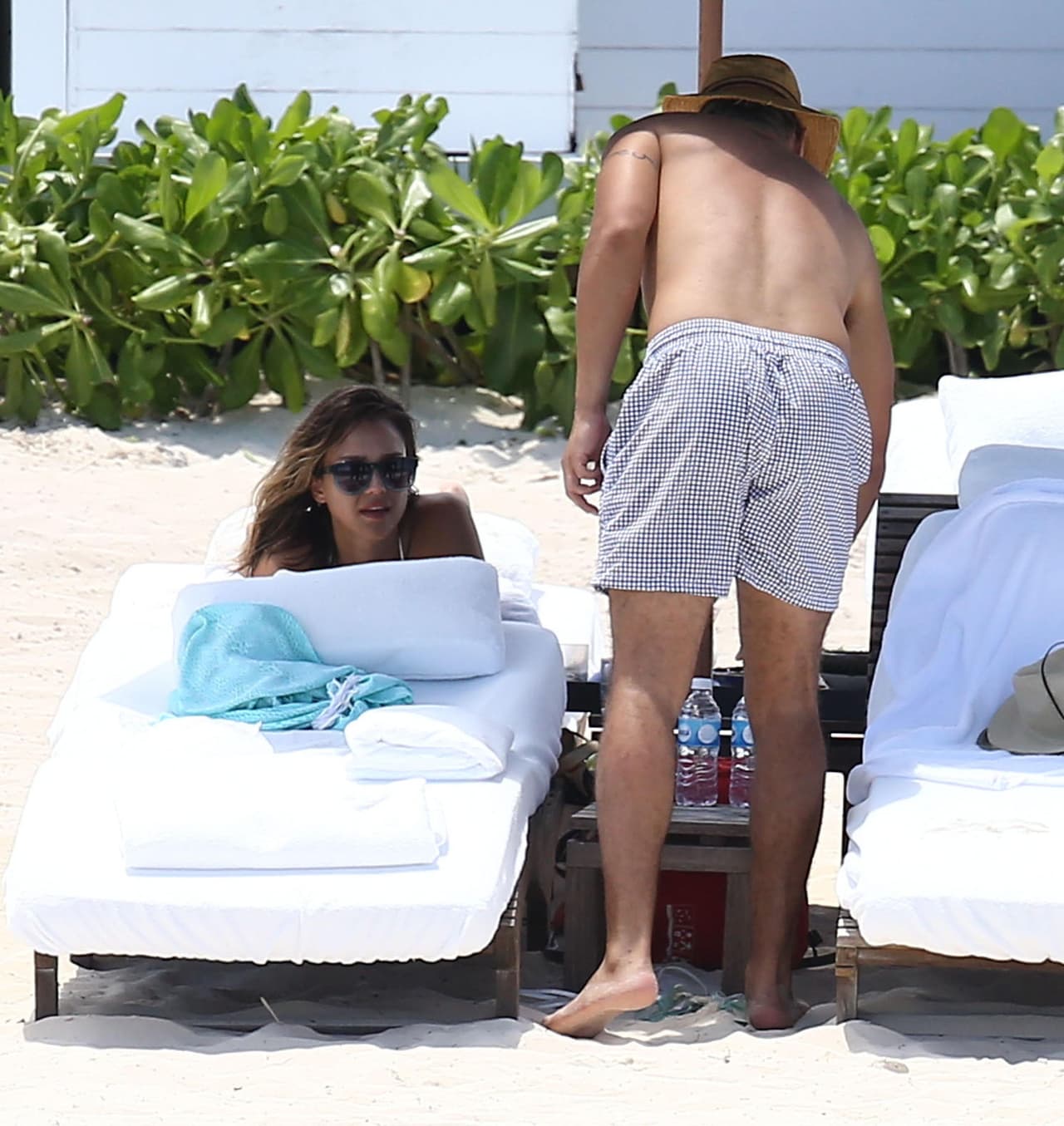 Siempre es un placer ver a Jessica Alba disfrutar sus vacaciones, porque nos regala una amplia gama de 'chikinis' que nos dejan las pupilas dilatadas. Disfrútalos.