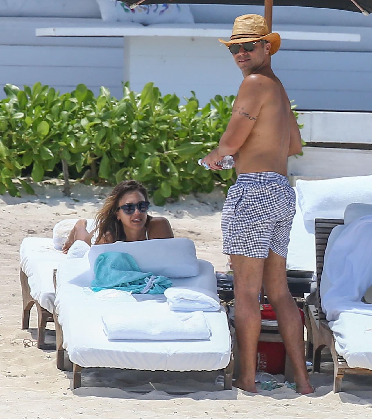 Siempre es un placer ver a Jessica Alba disfrutar sus vacaciones, porque nos regala una amplia gama de 'chikinis' que nos dejan las pupilas dilatadas. Disfrútalos.