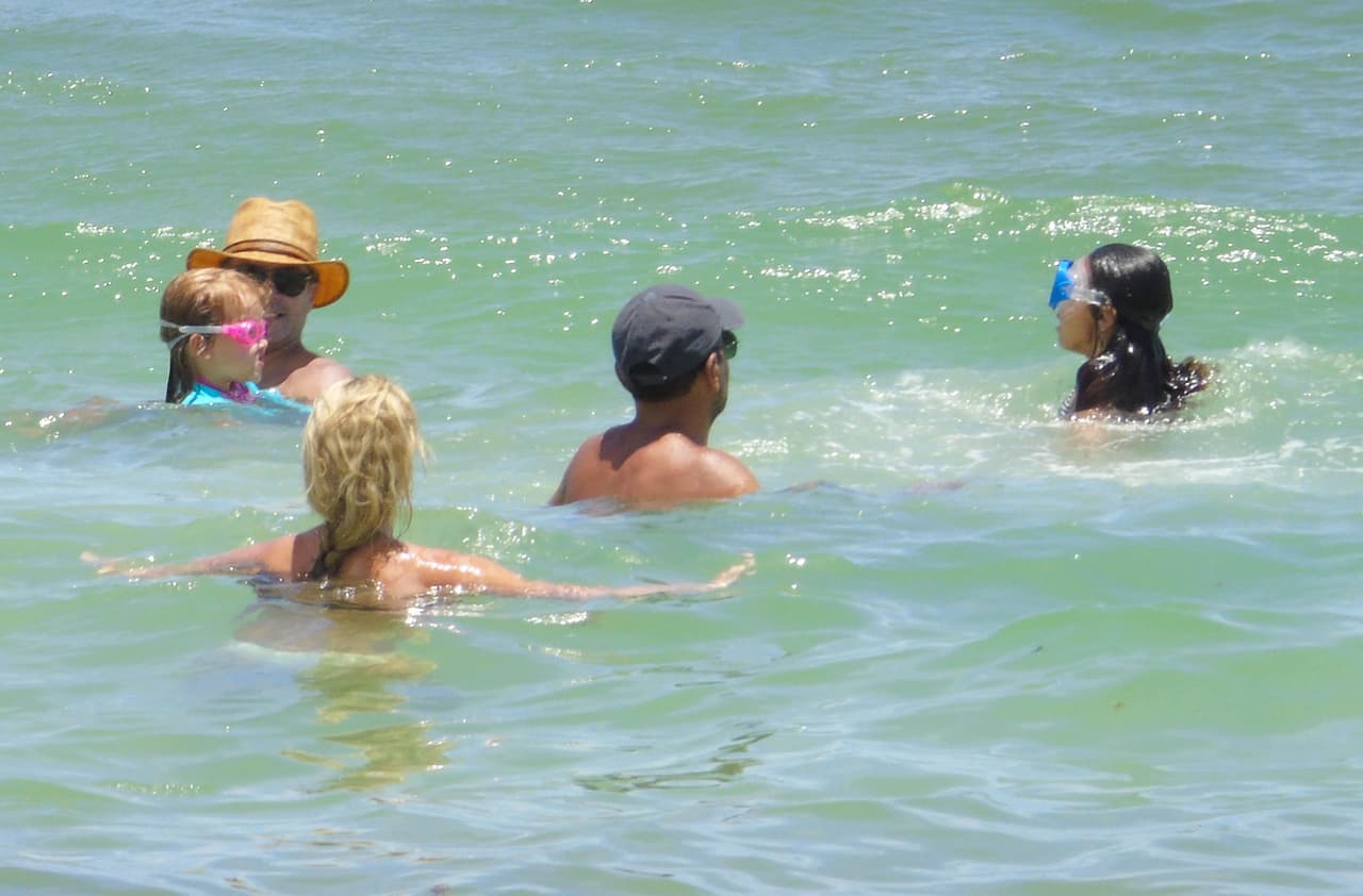 Siempre es un placer ver a Jessica Alba disfrutar sus vacaciones, porque nos regala una amplia gama de 'chikinis' que nos dejan las pupilas dilatadas. Disfrútalos.