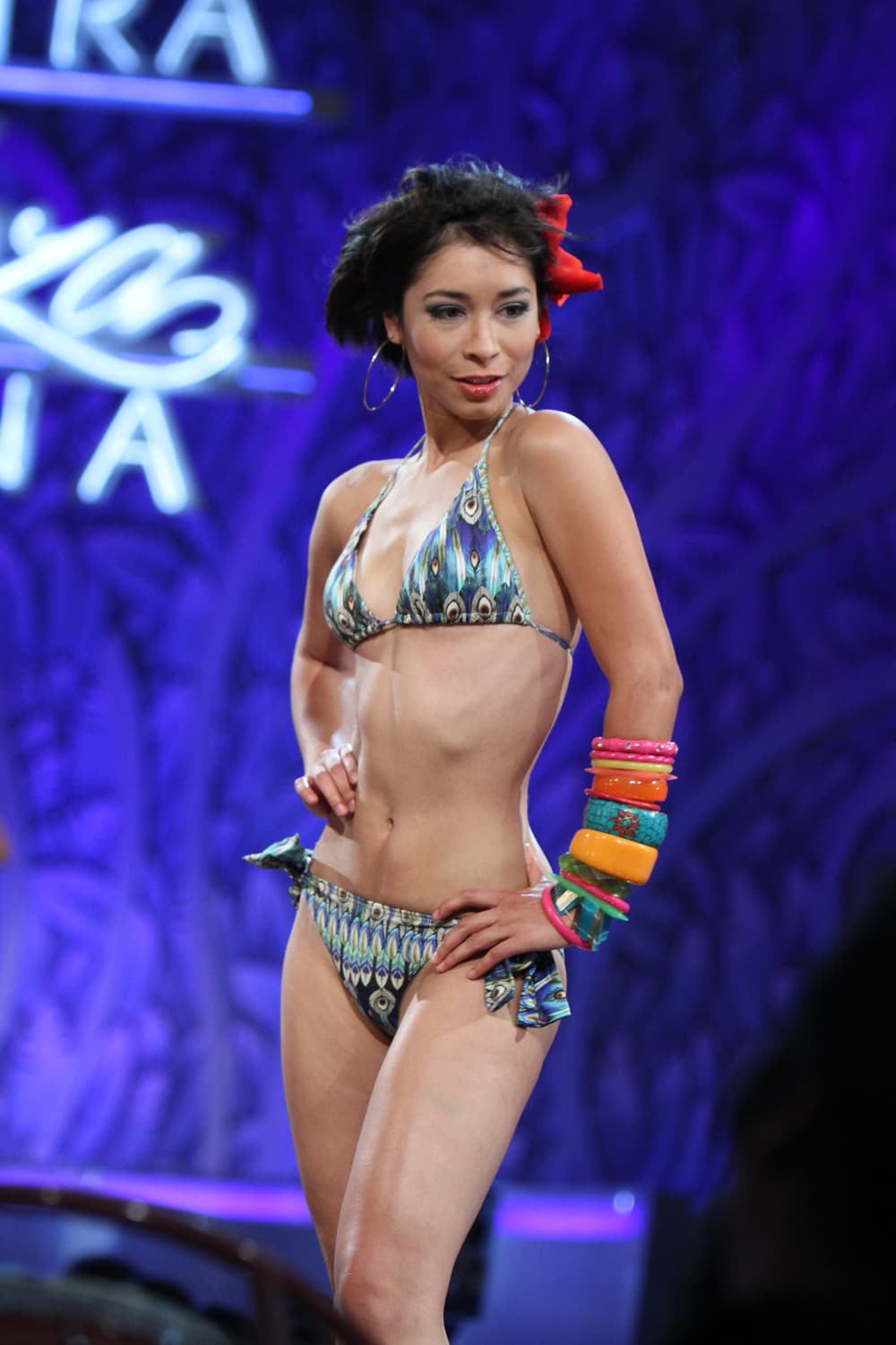 Seguramente la reconocen como "la peleonera" de la quinta temporada pero la mexicana de 26 años regresa motivada, segura de sí misma, con sus emociones controladas y agradecida con una nueva oportunidad. Si ganara la corona le gustaría promover las causas sociales y abogar por las injusticias. Se define como una chica creativa, altruista y testaruda.