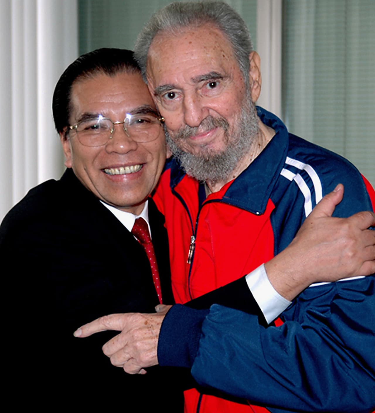 Junio de 2007. Con el líder del partido comunista de Vietnam, Nong Duc Manh, en La Habana.