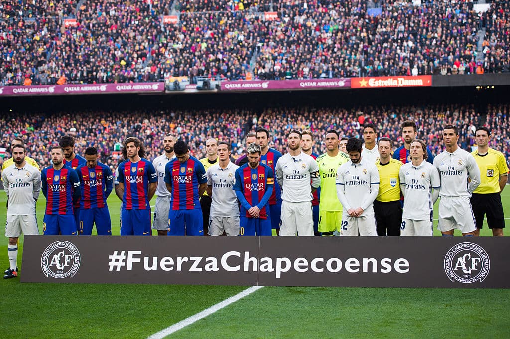 FC Barcelona y Real Madrid se hermanaron para despedir al conjunto brasileño. Vimos a todas sus estrellas, incluidas Messi y Cristiano, ser parte del homenaje.