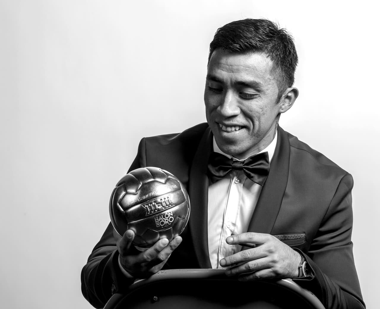 Edson Puch, quien jugara con los Rayos del Necaxa, obtuvo el galardón a Mejor Medio Ofensivo con el 51 por ciento de los votos superando a Victor Malcorra por la mínima.