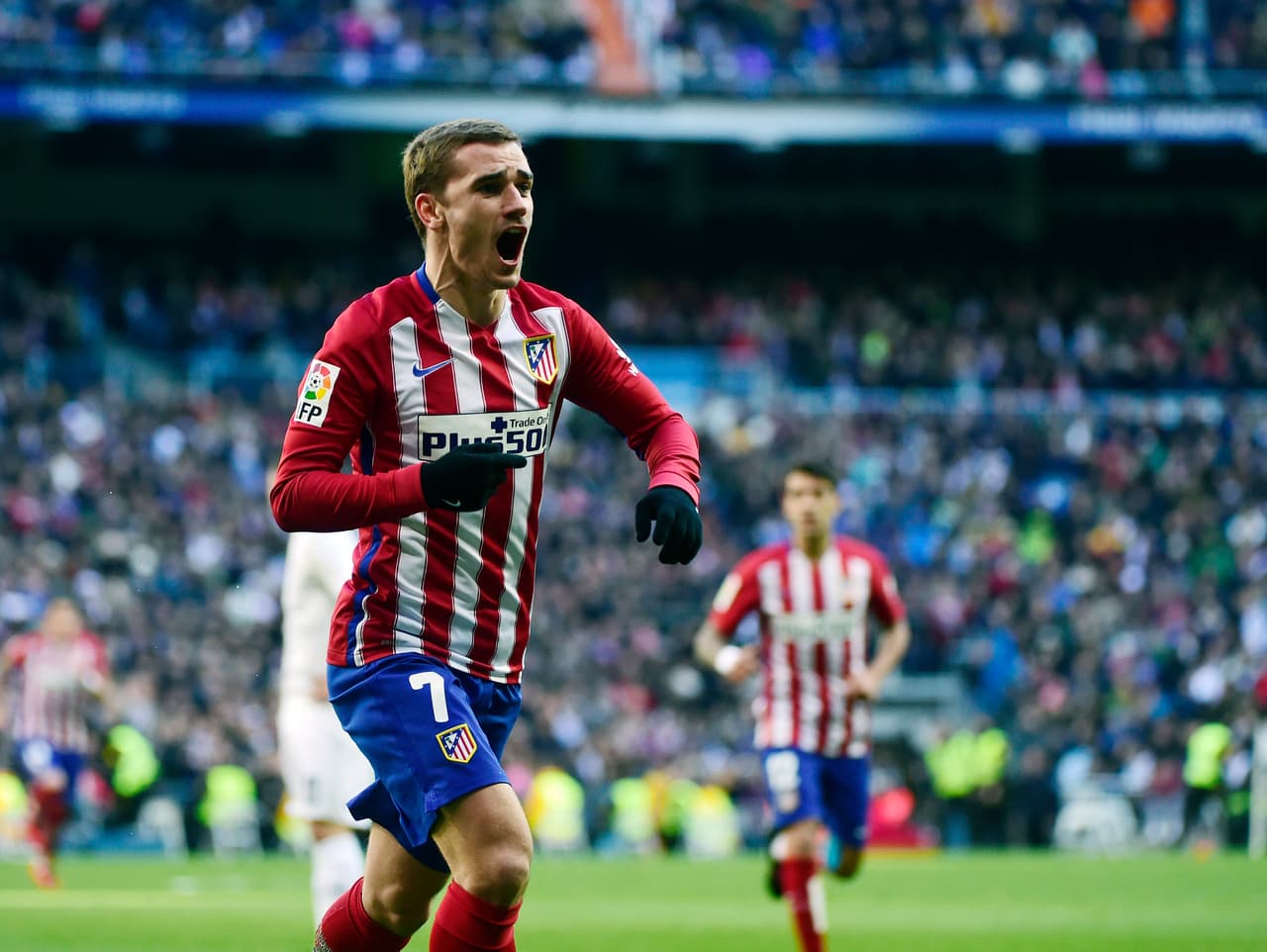 No pasó mucho tiempo para que el 'Aleti' aprovechara un contragolpe y se adelantara en el marcador en una buena jugada individual de Griezmann que recorrió el campo del Real, se apoyó en Filipe Luis y remató de primera cuando le regresó el brasileño.