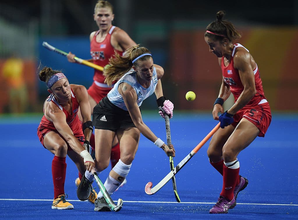 Argentina cayó 2-1 en hockey sobre pasto femenino.