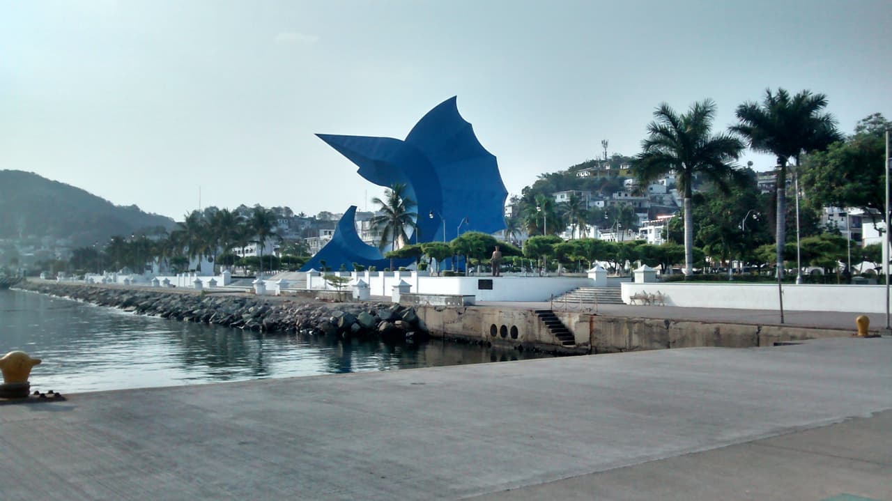 Escultura de pez vela en Manzanillo, Colima.