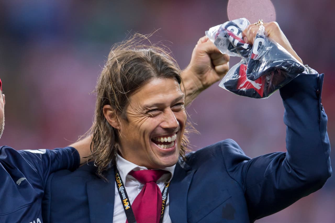 Matias Almeyda celebró su segundo título de Copa MX como entrenador de Chivas de Guadalajara y su tercer título con el equipo.