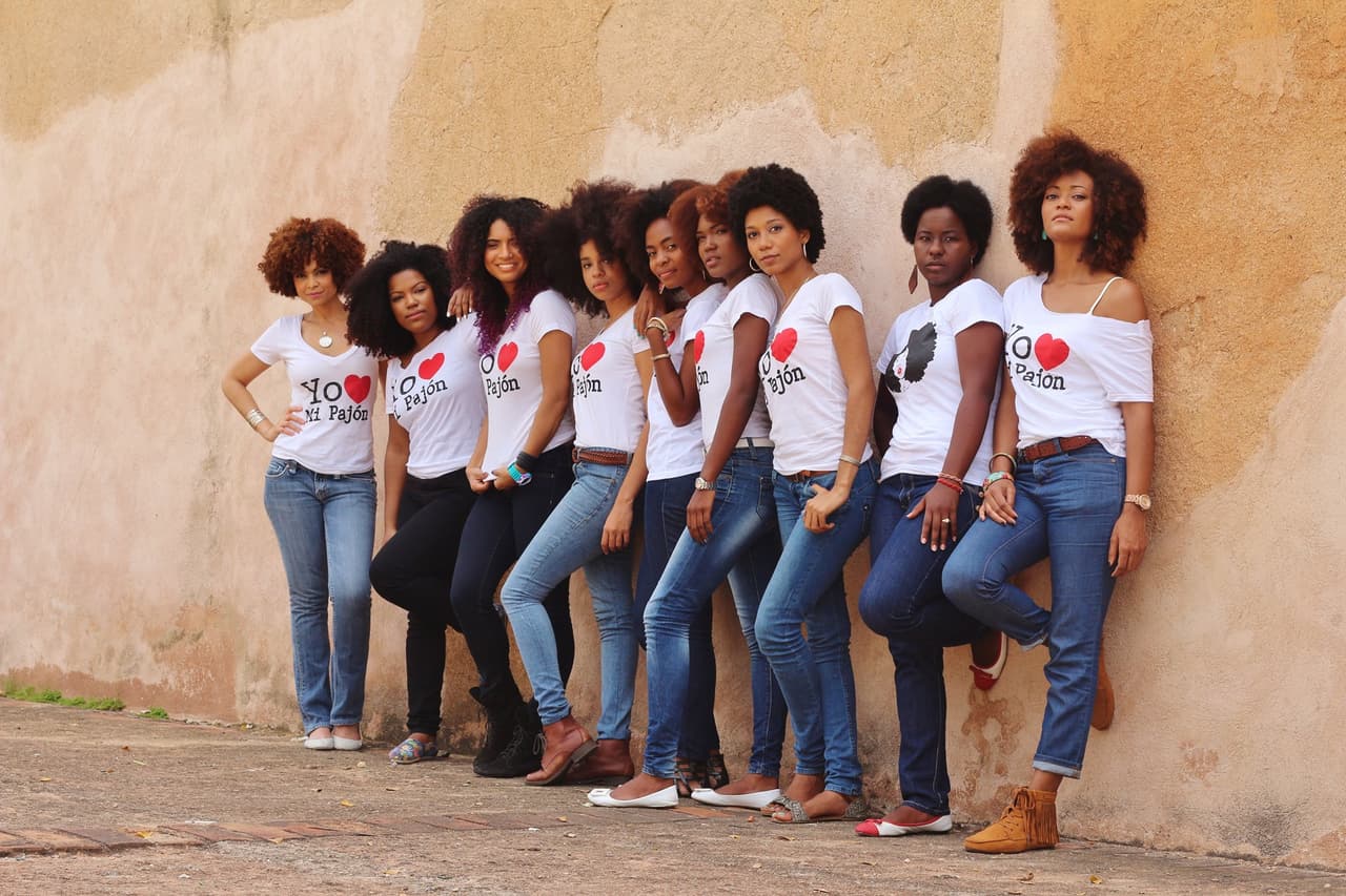 Carolina Contreras de Miss Rizos, con Carmen Arelis Mateo Rodriguez, Lizbeth Ortiz Robles, Michell España Señas, Adelin Rosario,Dany Blessing Urbano Ulloa, Kenia Pelaez y Lynnette Dones.