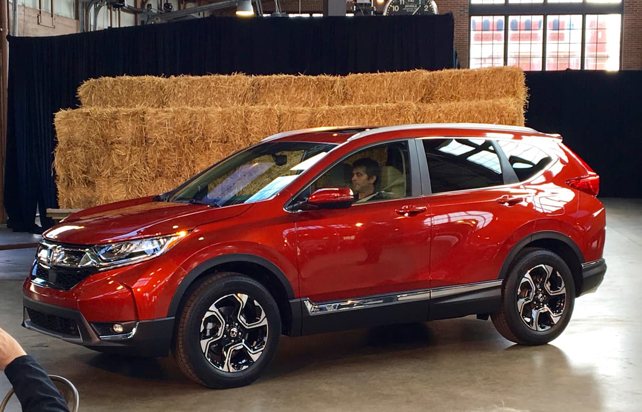 En el campo de las camionetas crossover compactas la Honda CR-V domina sin problemas. La misión principal de esté modelo es afianzar esa supremacía. La nueva Honda CR-V debutó el miércoles 12 de octubre en la ciudad de Detroit.
