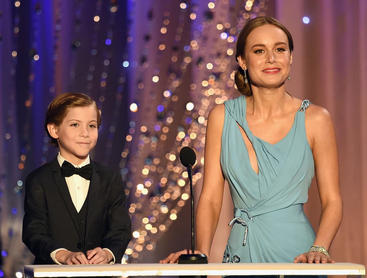 Jacob Tremblay y Brie Larson de 'Room' anunciaron al Mejor actor en miniserie o cinta para TV.