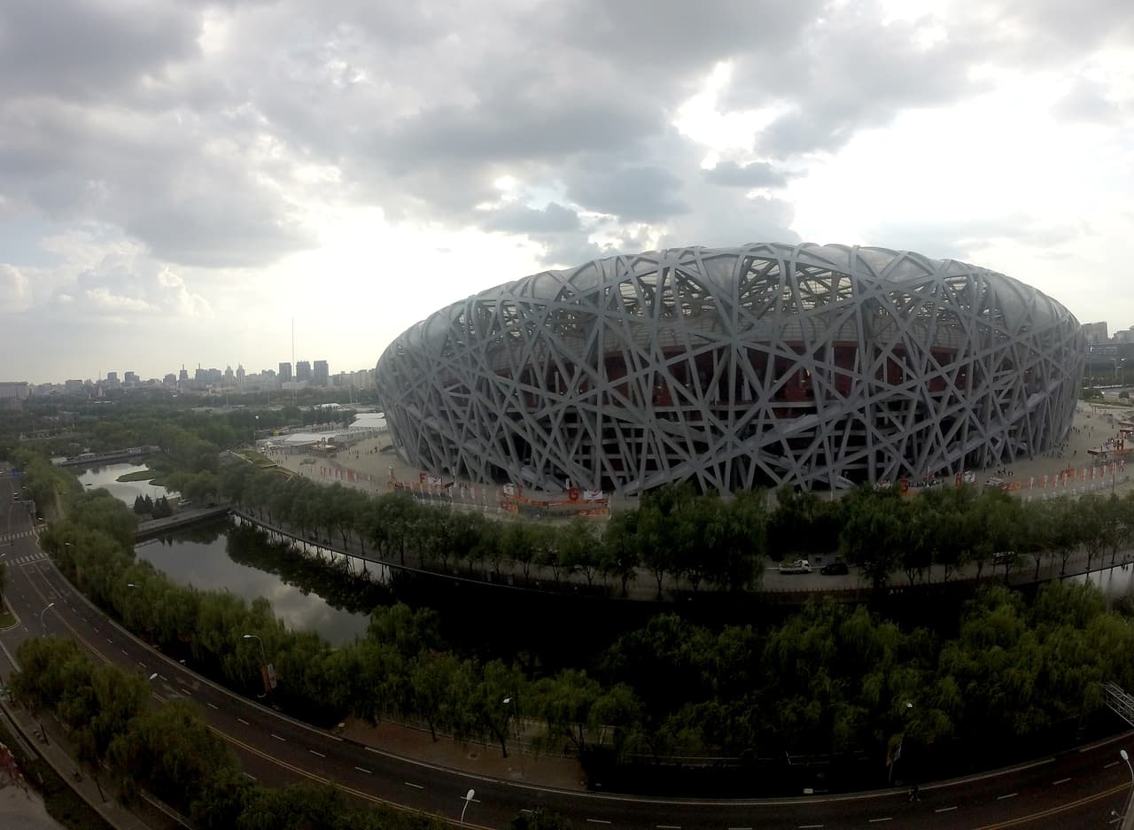 El estadio Nido de Pájaros en China también es admirado por su diseño al que hace alusión su nombre. Fue el principal escenario de los Jugos Olímpicos Pekín-2008 y tiene capacidad para 91 mil personas.