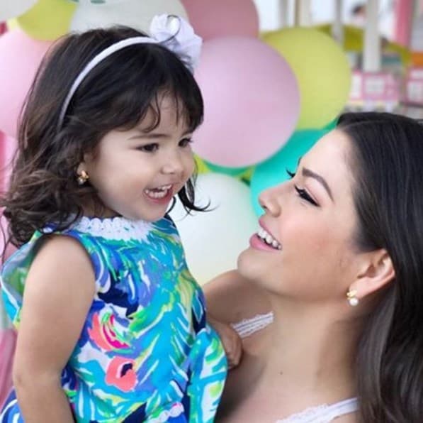 Pero Giulietta, su adorable hija, se ha robado el corazón de todos. Sus ocurrencias y gracia es simplemente adorable.