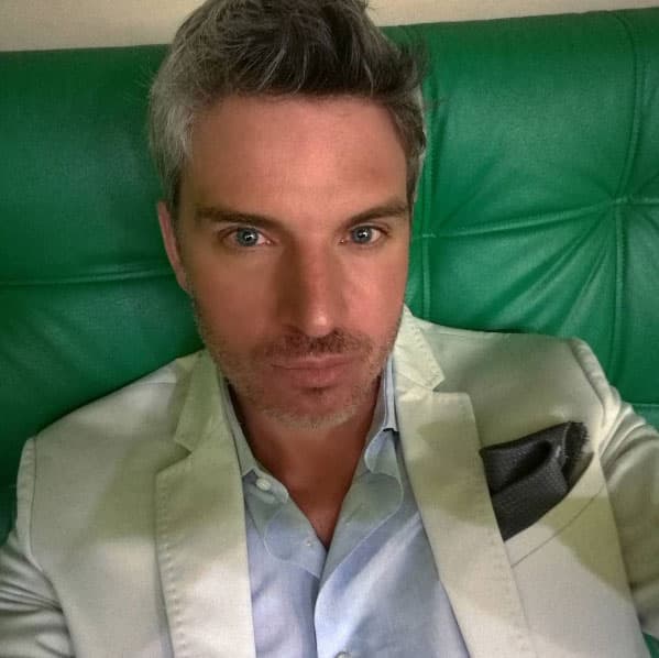 7. Una de sus pasiones es viajar, le gusta conocer las diferentes culturas y aprender de la gente.