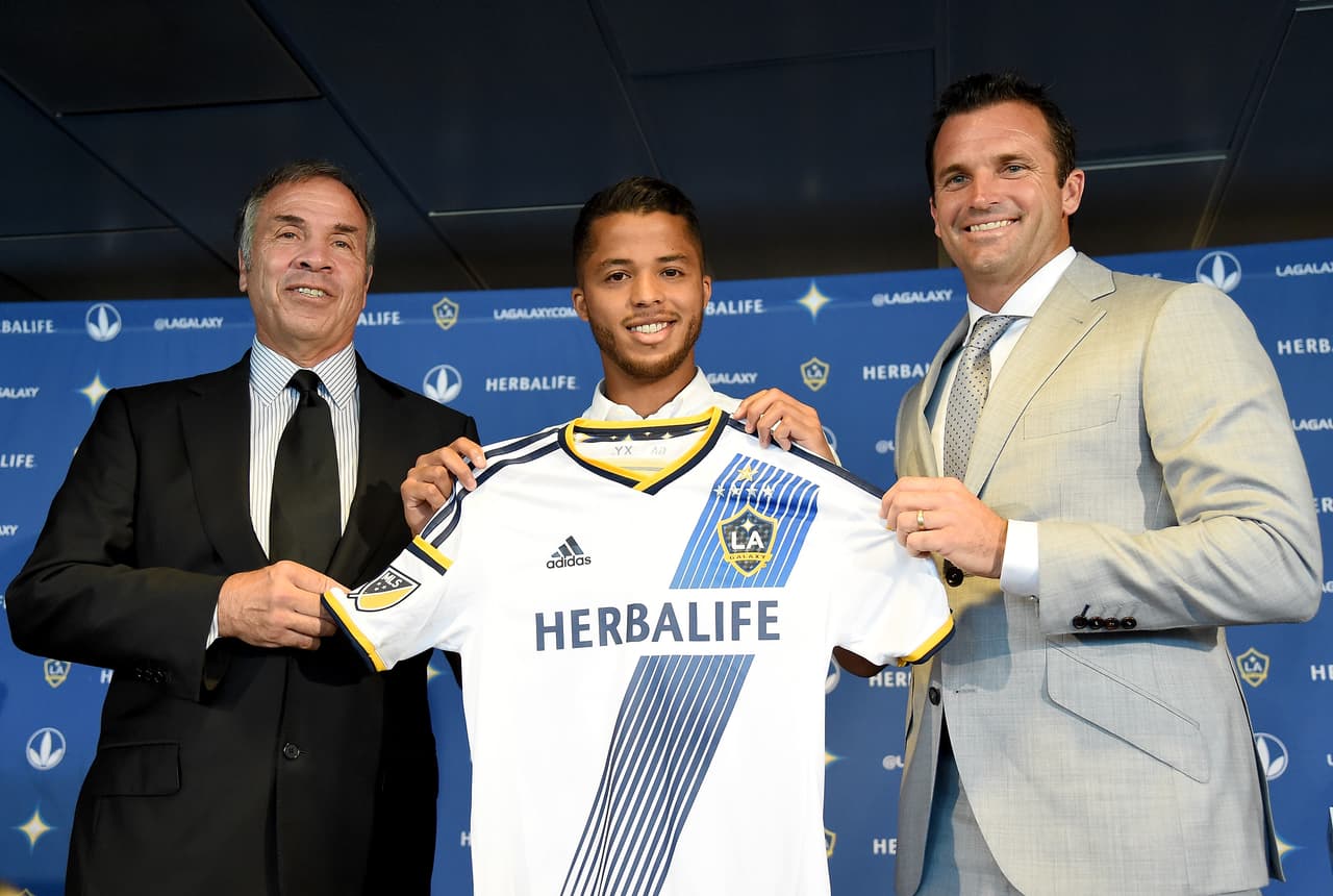 Además, cuidado para los mexicanos: Arena tiene en Los Angeles Galaxy al mexicano Giovani Dos Santos, por lo que ambos son viejos conocidos que podrían ser rivales en las eliminatorias si el estratega es designado como nuevo seleccionador de Estados Unidos.