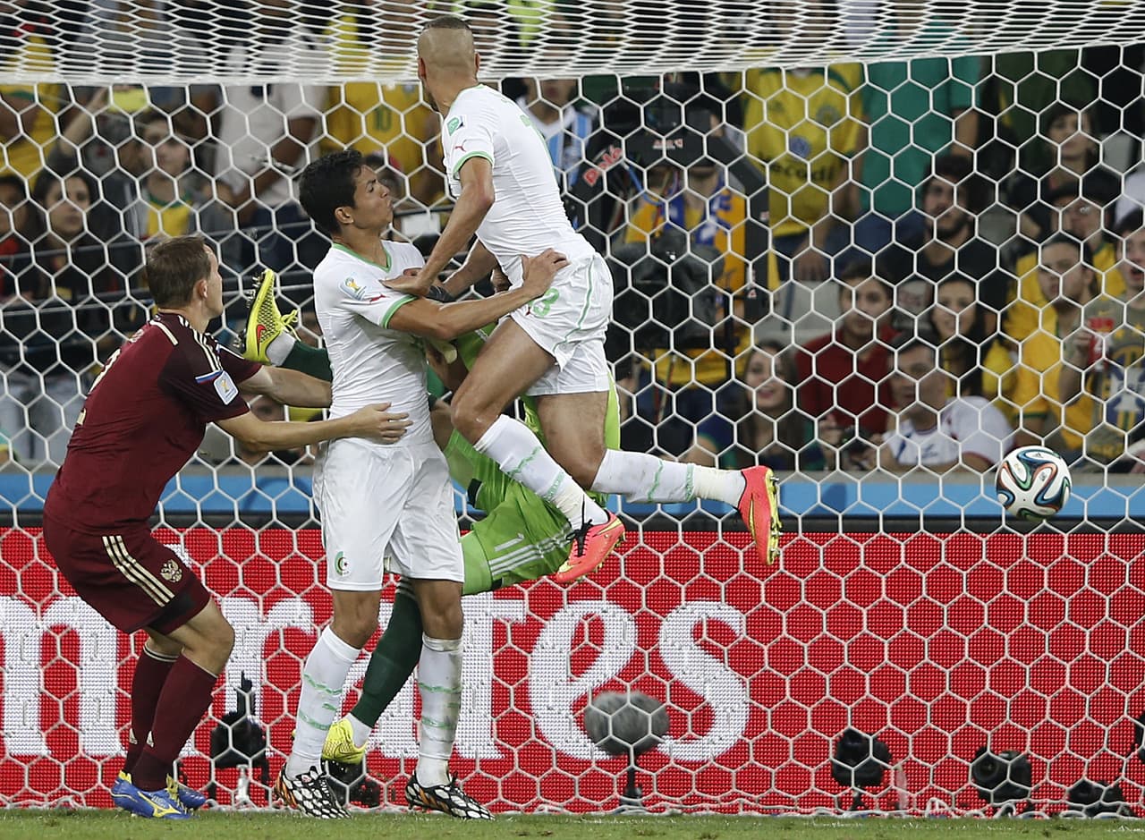 Midió mal un servicio que le quedó al goleador Islam Slimani para poner el 1-1 final (pues Rusia ganaba con gol de Aleksandr Kokorin).