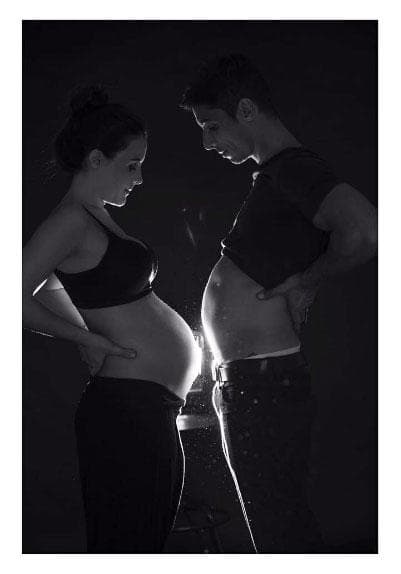 "Me parece increíble y a veces me cuesta creerlo todavía , mientras más crece mi panza más crece mi amor por ti", escribió como pie de foto.