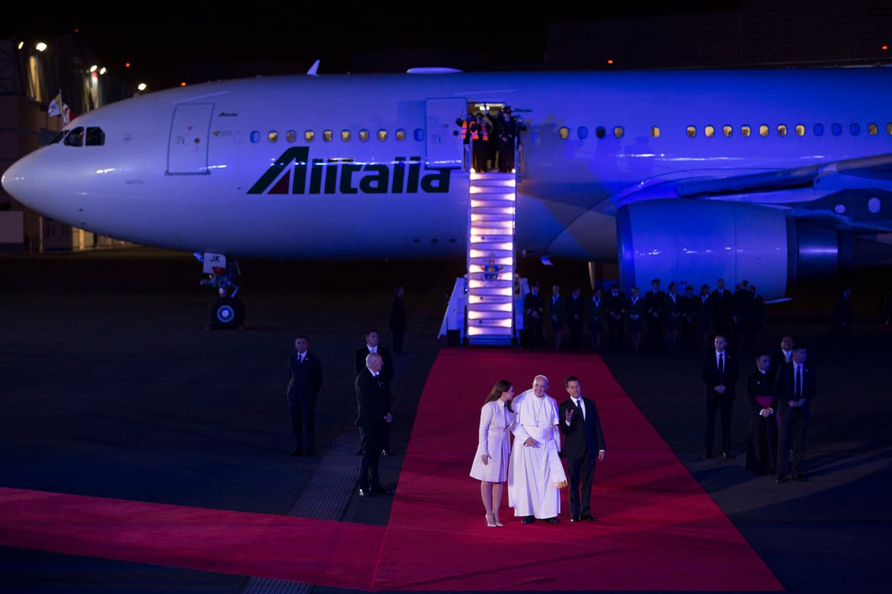 Así fue la llegada del Papa Francisco a México.
