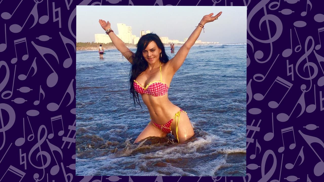 Maribel Guardia tiene 58 años de edad. Sí, leyeron bien. 58. El espectacular cuerpo de esta mujer es algo a lo cual nunca nos vamos acostumbrar. Y lo que es peor, la cantante y actriz se convertirá en abuela muy pronto. Su único hijo, José Julián Figueroa, quien tuvo con el fallecido Joan Sebastian, se convertirá en padre en el mes de mayo. José Julián sólo tiene 21 años, pero desde ya está haciendo que Maribel sea una mujer muy feliz.