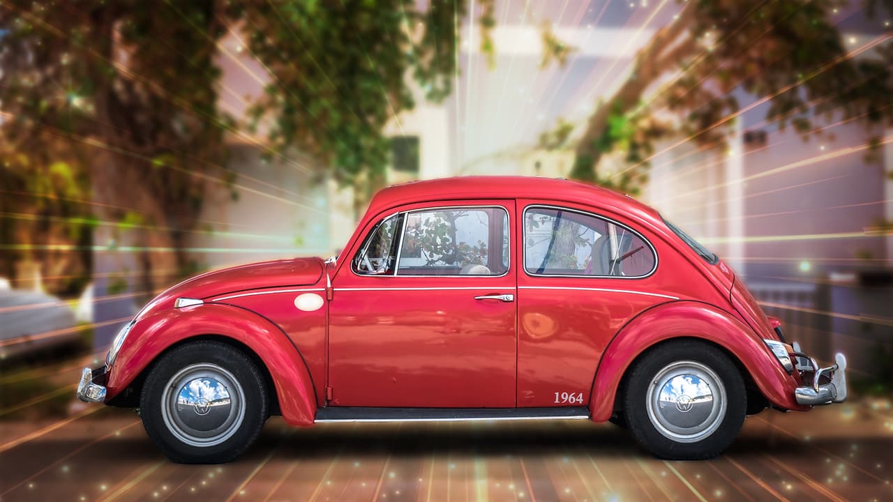 Al igual que las personas los carros envejecen. Años a la intemperie causan una notoria perdida del lustre que caracteriza a los autos nuevos, por lo que se hacen necesarios cuidados especializados que mantienen tanto su apariencia como su valor.
<br>
<br>Alrededor de esta necesidad se ha creado toda una industria de cuidados automotrices cuyos resultados pueden llegar a ser espectaculares. Lamentablemente mientras mejores son los resultados, más altos son los precios. Tratamientos de belleza automotriz, siempre centrados alrededor de la pulitura de los paneles de la carrocería, llegan a sobrepasar los 5,000 dólares en algunos casos, poniendo los mejores servicios fuera del alcance de la mayoría.
<br>
<br>Es por eso que hemos preparado esta galería donde revelamos
<b>los secretos de los mejores profesionales de la belleza automotriz en materia de pultitura de automóviles</b>.