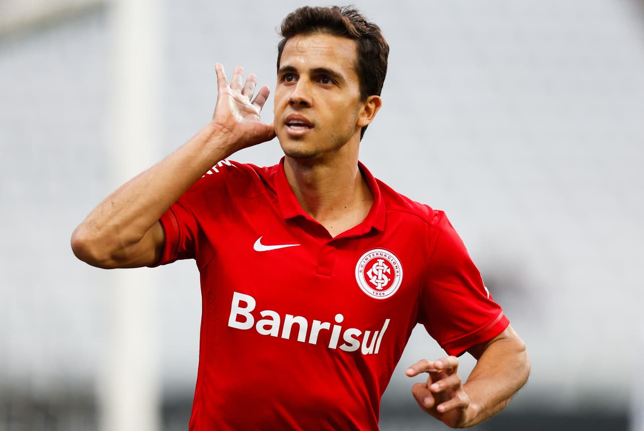 5) NILMAR | Potencial: 94 | Tenía 22 años de edad y se perfilaba como la nueva figura del fútbol brasileño. En 2007 ya había jugado en el Internacional, Olympique Lyon y Corinthians. Actualmente juega para el Al-Nasr de los Emiratos Árabes Unidos.