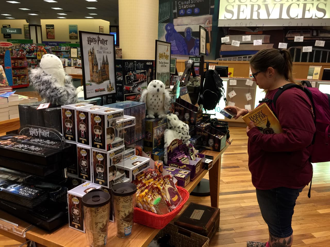 Los fanáticos de Harry Potter no esperaron para comprar el nuevo libro.