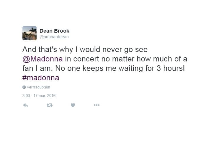 En redes sociales se podían leer mensajes como este, en donde los asistentes reclamaban por esta injusta espera.