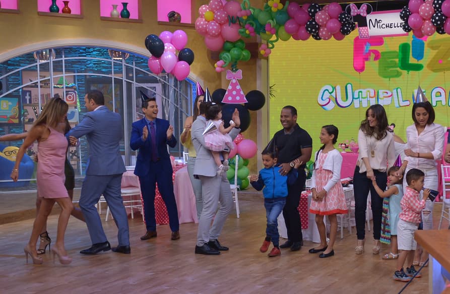 Llegó la hora del baile en honor a la cumpleañera.